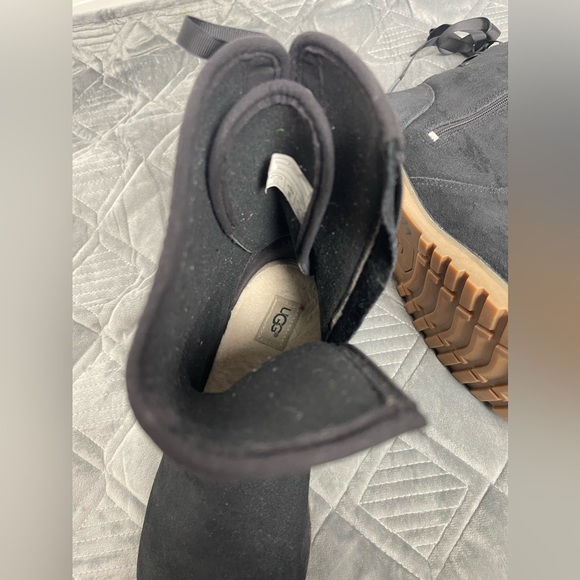 UGG Black Suede Lace Up Back Boot Size 6 - Picture 12 of 12